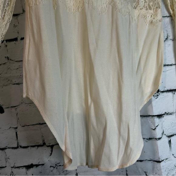 Coco + Jaimeson Button Down Long Sleeve Top - Picture 9 of 10